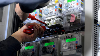Работодателите от енергетиката са против отлагане на новите цени на тока