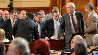 <span class="highlight">За</span> решението да се отнемат права на <span class="highlight">одитори</span> вече ще се гласува явно