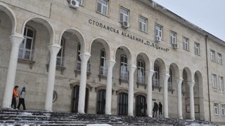 Отстраненият ректор на Свищовската академия ще оспорва решението в административния съд