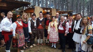 Фотогалерия: Цветан Цветанов на фестивала на народните носии в <span class="highlight">Жеравна</span>