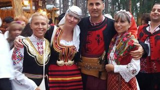Фотогалерия: Цветан Цветанов на фестивала на народните носии в <span class="highlight">Жеравна</span>
