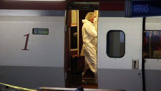Задържаният за нападението във френския влак отрича да е терорист, намерил автомата навън