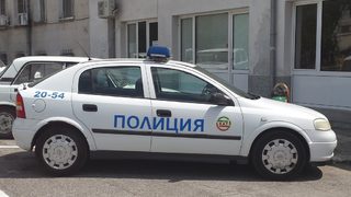 Пияни младежи се обърнаха с кола в центъра на Казанлък