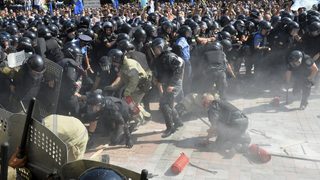Член на доброволчески отряд е заподозрян за взрива на протестите в Киев