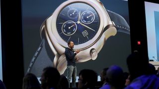Умните часовници с Android Wear ще поддържат iPhone
