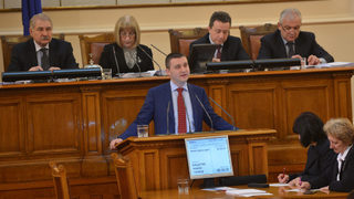 Финансовият министър: Ако липсва конкуренция в данъчните складове, отговорна е КЗК