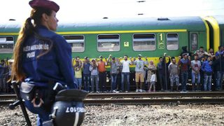 Седмица на хаос и печал - пътят на бежанците през Европа