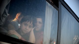 Заличават ли се границите на света или се вдигат нови стени