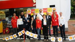 Мениджъри от Shell България лично обслужват клиенти и "отварят вратите" на компанията за партньорите си