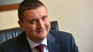 Фирмите ще трябва да декларират <span class="highlight">за</span> какви нужди ползват покупките <span class="highlight">за</span> над 700 лв.