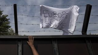 По магистралата на имигрантите започна спускането на бариери