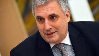 Калфин предлага вместо <span class="highlight">минимални</span> прагове да се определят <span class="highlight">минимални</span> заплати