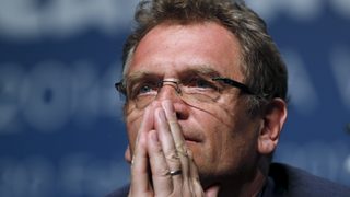 Бившият генерален секретар на ФИФА е отстранен от футбола за 12 години