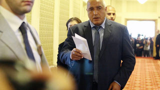 Премиерът дойде в парламента, за да търси подкрепа за промените в конституцията