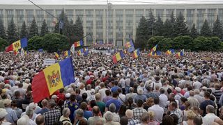 <span class="highlight">Траян</span> <span class="highlight">Бъсеску</span> поведе масов митинг в Кишинев с искане за обединение между Румъния и Молдова