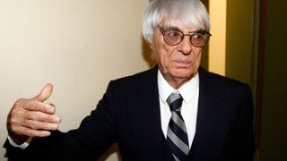"Мерцедес" влезе в конфликт с Екълстоун за телевизионното <span class="highlight">време</span> на Хамилтън в Япония