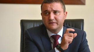 Горанов се отказа да вдига данъка <span class="highlight">върху</span> <span class="highlight">доходите</span> с 2 <span class="highlight">на</span> сто