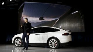 Фотогалерия: Футуристичният SUV на "<span class="highlight">Тесла</span>" дойде с крилати задни врати