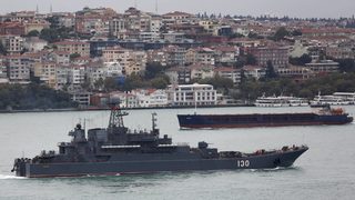 Руски бойни кораби в Средиземно море ще пазят базата за самолети в Сирия