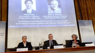 Двама учени си поделят Нобела за физика за 2015 г.