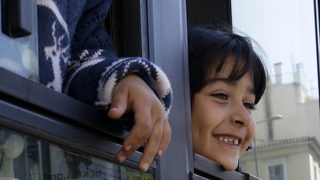 Бежанците удължиха печелившия сезон за гръцките туроператори