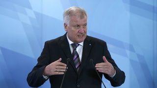 Провинция Бавария заплаши Меркел със съд заради имигрантите