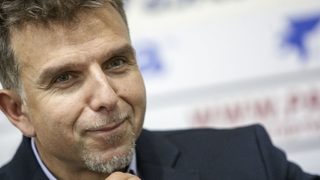 Боян Петров остави Еверест за 2017 г., ще катери без държавна помощ