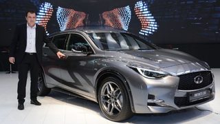 Интересът към новият актив компакт кросоувър Infiniti Q30 нестихва