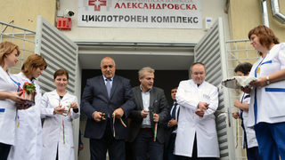 Нова апаратура в "Александровска" ще стопи листата на чакащите онкоболни до януари