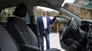 Видео: Путин рекламира новата Лада "Веста"