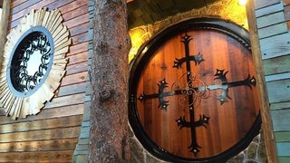 Къщата на хобита се премести от Графството в Северна Дакота