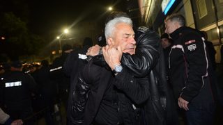 Полиция спаси Волен Сидеров от линч след поредно негово нахлуване в НАТФИЗ (видео)