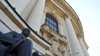 Затвореното самоуправление на университета е пречка за излизането му от кризата