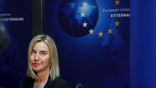Русия рискува да повтори афганистанската война в Сирия, предупреди Могерини