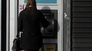 Двама са арестувани в Австралия за изпращане на крадени пари към България