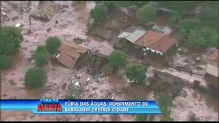 Видео: Токсични води заляха град в Бразилия, има загинали