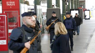 Няма данни за пострадали българи тази нощ в Париж