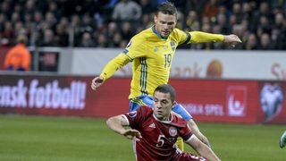 Късен гол срещу Швеция остави Дания в играта за Евро 2016