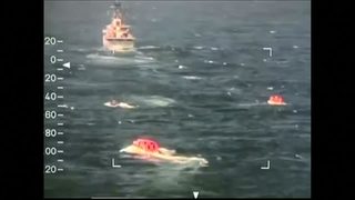 Видео: Десетки пътници са спасени от бедстващ кораб в Южния Атлантик
