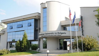 Елвин Гури и Том Хигинс с курс по социално предприемачество в Exective МВА на Американския университет в България