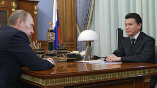 САЩ санкциионираха <span class="highlight">Кирсан</span> <span class="highlight">Илюмжинов</span> и банка, купували ислямистки петрол за Асад