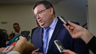 Как и Цацаров се включи в акцията срещу "Да, България"