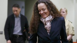 Последната обвиняема за серия неонацистки убийства за пръв път проговори пред съда в Мюнхен