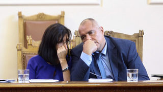 Всички чакат ДСБ да каже с Радан Кънев ли е, или с властта