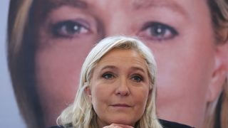 Париж трябва да чуе гласа на отчаяните французи от провинцията