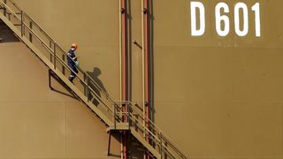 Петролът слезе под $37, на борсите се усеща страх