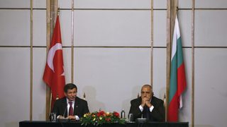 Борисов и Давутоглу се разбраха за високоскоростен <span class="highlight">влак</span> София - Истанбул и доставки на газ