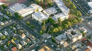 Американски младеж е заподозрян за бомбената заплаха, затворила над 1000 училища в Лос Анжели