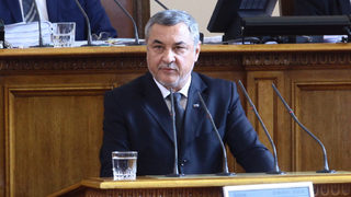 Валери Симеонов сравни протестиращите с "лумпените", подкрепящи "Атака"