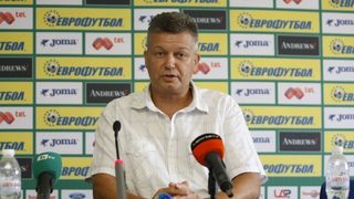 Шефът на съдиите: Ще налагаме млади момчета, УЕФА следи всичко